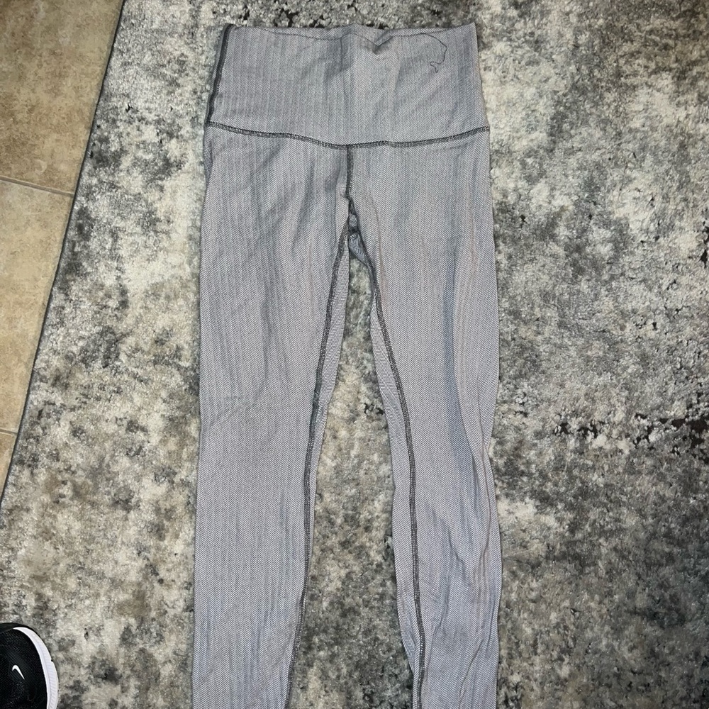 Gray and white thick fabric lululemon full length wonder under leggings